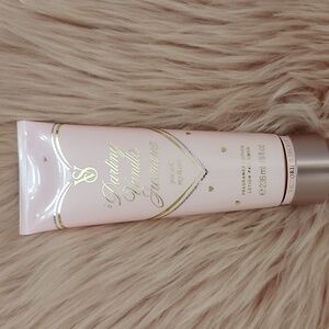 LAST ONE!! Brand New HOLIDAY INSPIRED Victoria's Secret Fragrance Body LOTION